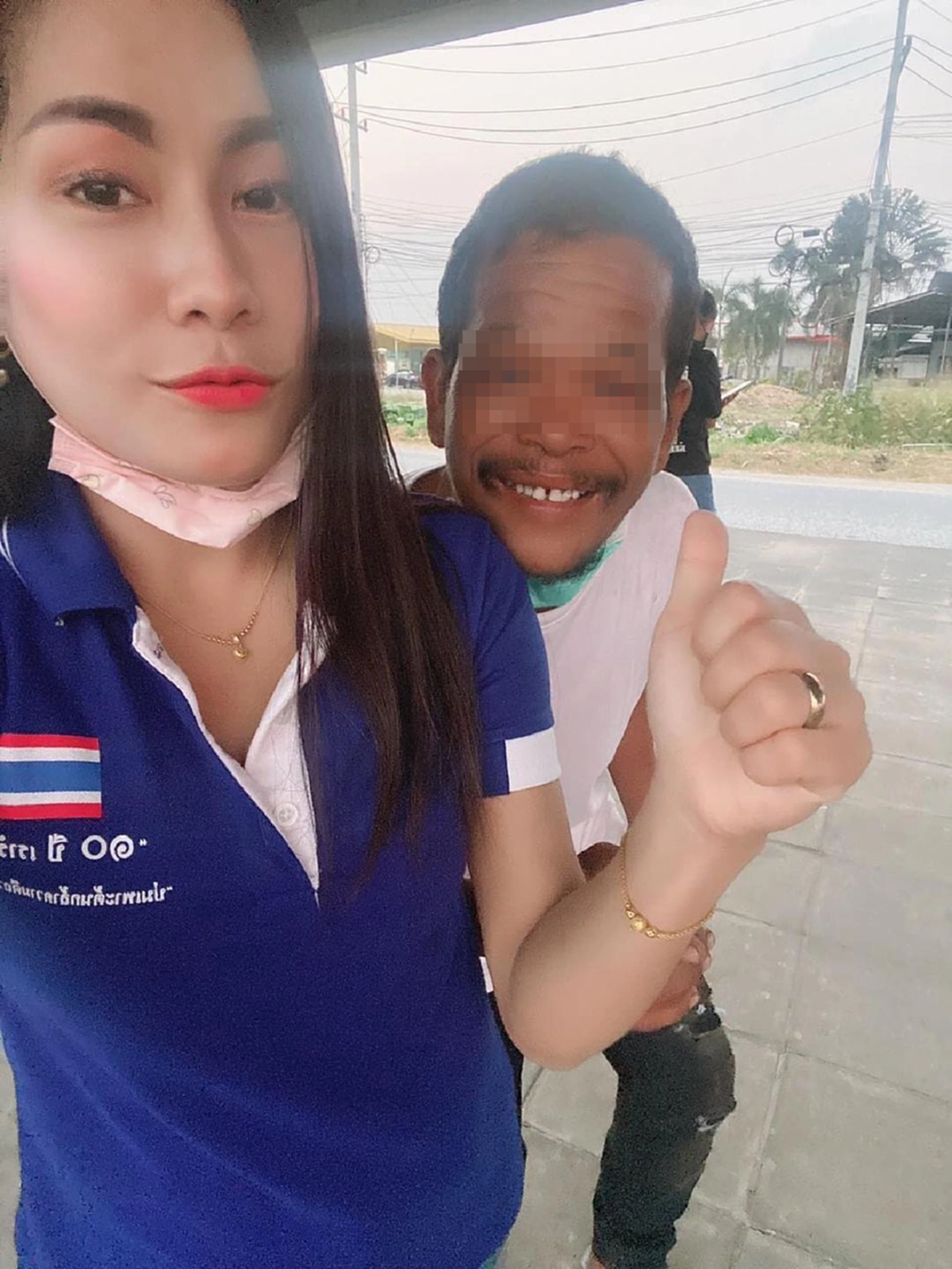 ญาติ ๆ ดีใจยิ่งกว่าถูกรางวัลที่ 1 หลังพบชายเร่รอนนอนใต้สะพานนานเป็นปี คนเดียวกับที่ถูกประกาศตามหาคนหาย