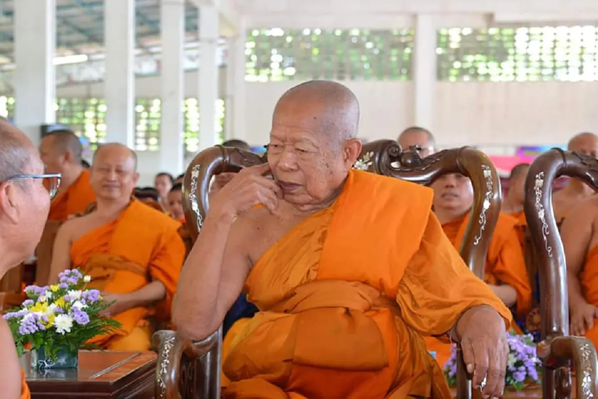 เปิดเลขมงคล หลวงพ่อหนาน เกจิดังเมืองระยอง ละสังขารในท่านั่งขัดสมาธิ