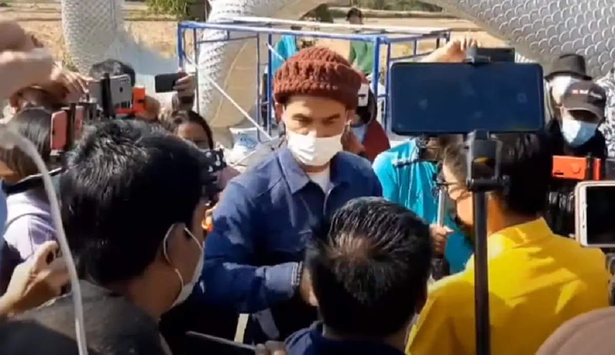 ลุงพล เหวี่ยงไม่ให้สัมภาษณ์สื่อ ฉุนจัดแย่งไมค์นักข่าว ผลักอกตบหลัง ห้ามถ่ายจะแจ้งความ