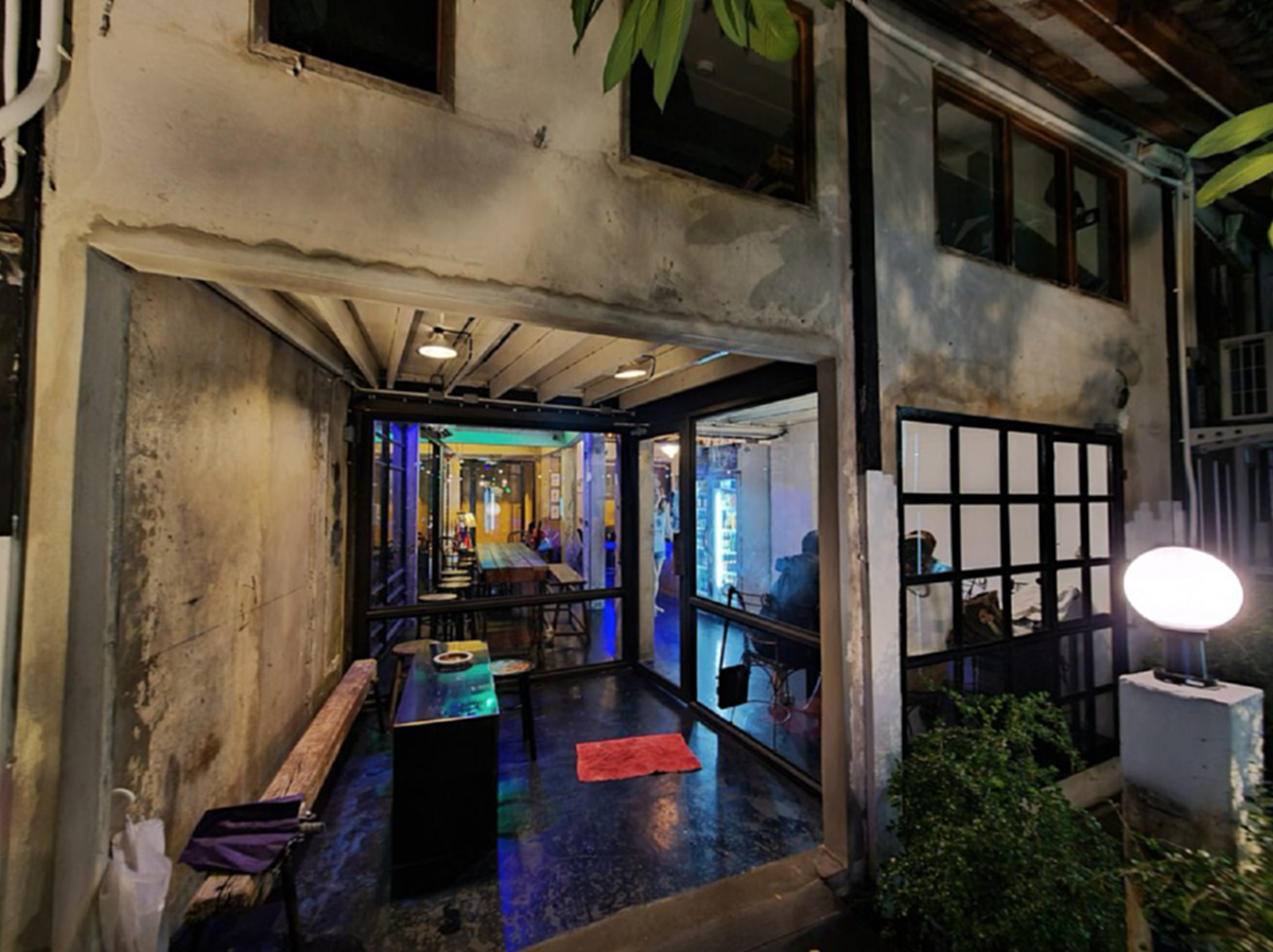 ร้านบาร์สุดเฟี้ยว เขียนประโยคนี้ไว้หน้าร้าน ทำเอาลูกค้าอ่านแล้วมีเคือง