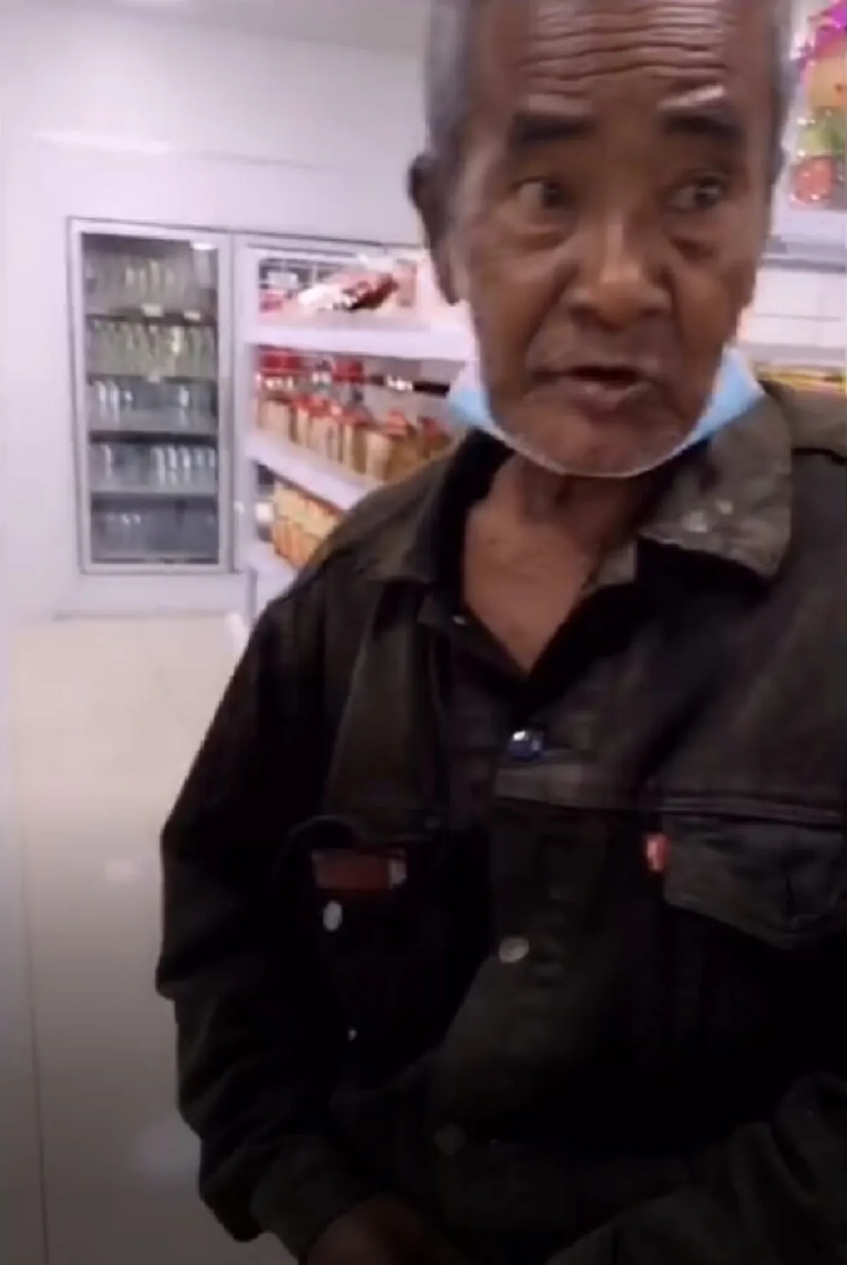 คุณตาดั้นด้นมา กทม. หวังเจอลูกชาย 5 คน สุดท้ายได้พบความผิดหวัง
