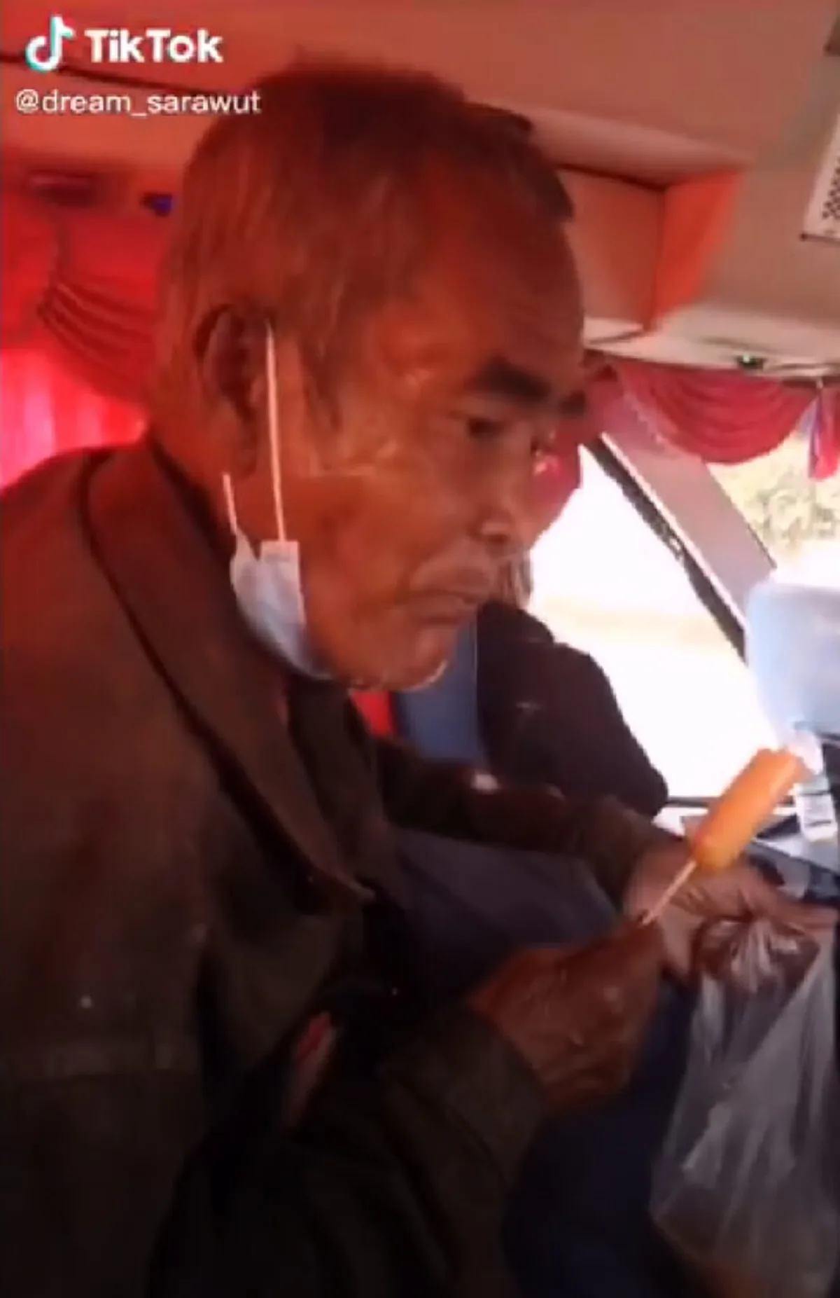 คุณตาดั้นด้นมา กทม. หวังเจอลูกชาย 5 คน สุดท้ายได้พบความผิดหวัง