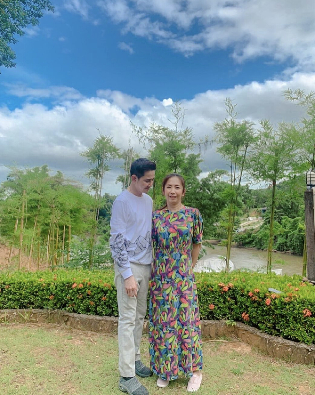 เอ ไชยา ควงภรรยาเที่ยวกาญจนบุรี เติมความหวานในช่วงวันหยุด