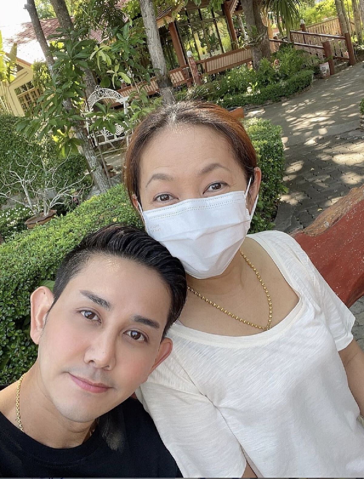 เอ ไชยา ควงภรรยาเที่ยวกาญจนบุรี เติมความหวานในช่วงวันหยุด