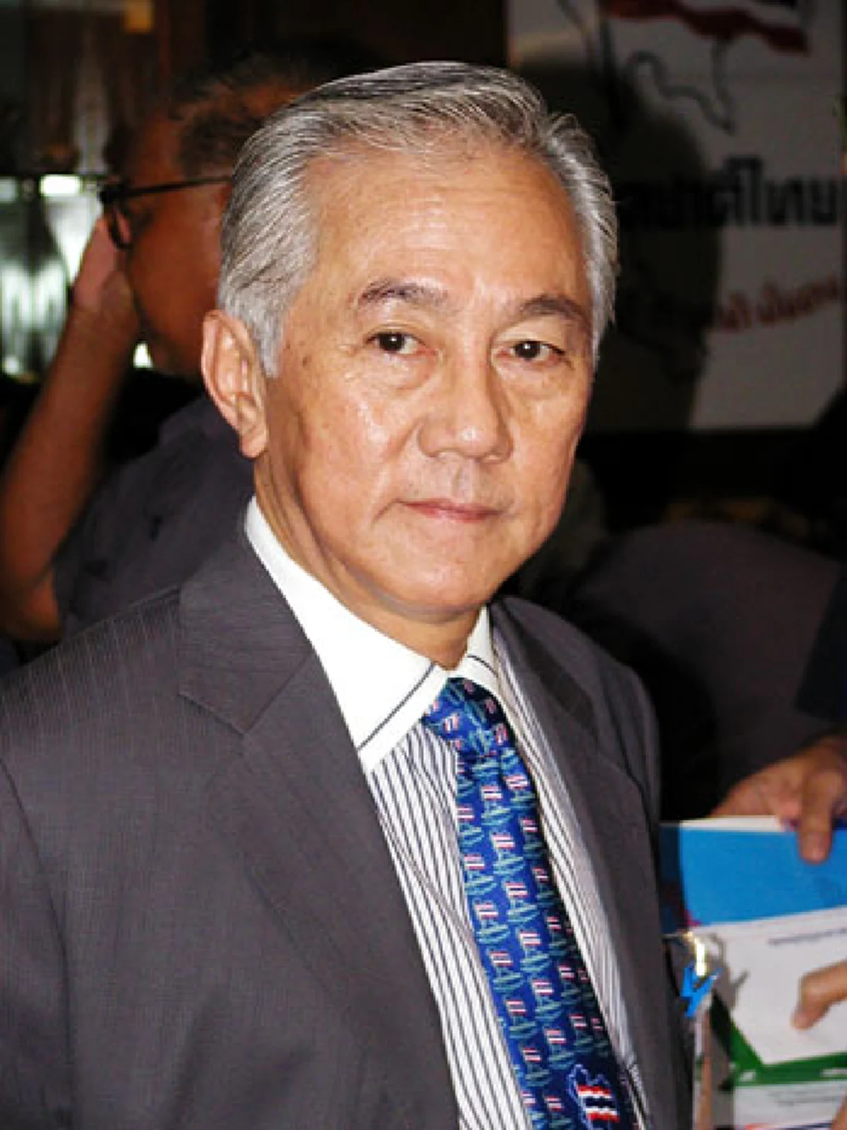 กราบน้ำใจ นักธุรกิจ ขับรถช่วยเหลือ - แจกเงินคนยากจนในยามวิกฤต