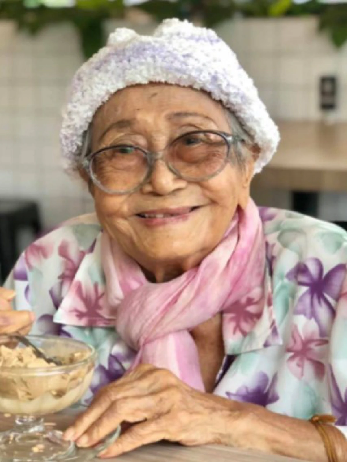 นาวาโทหญิงมายูร  บุณยรัตพันธุ์