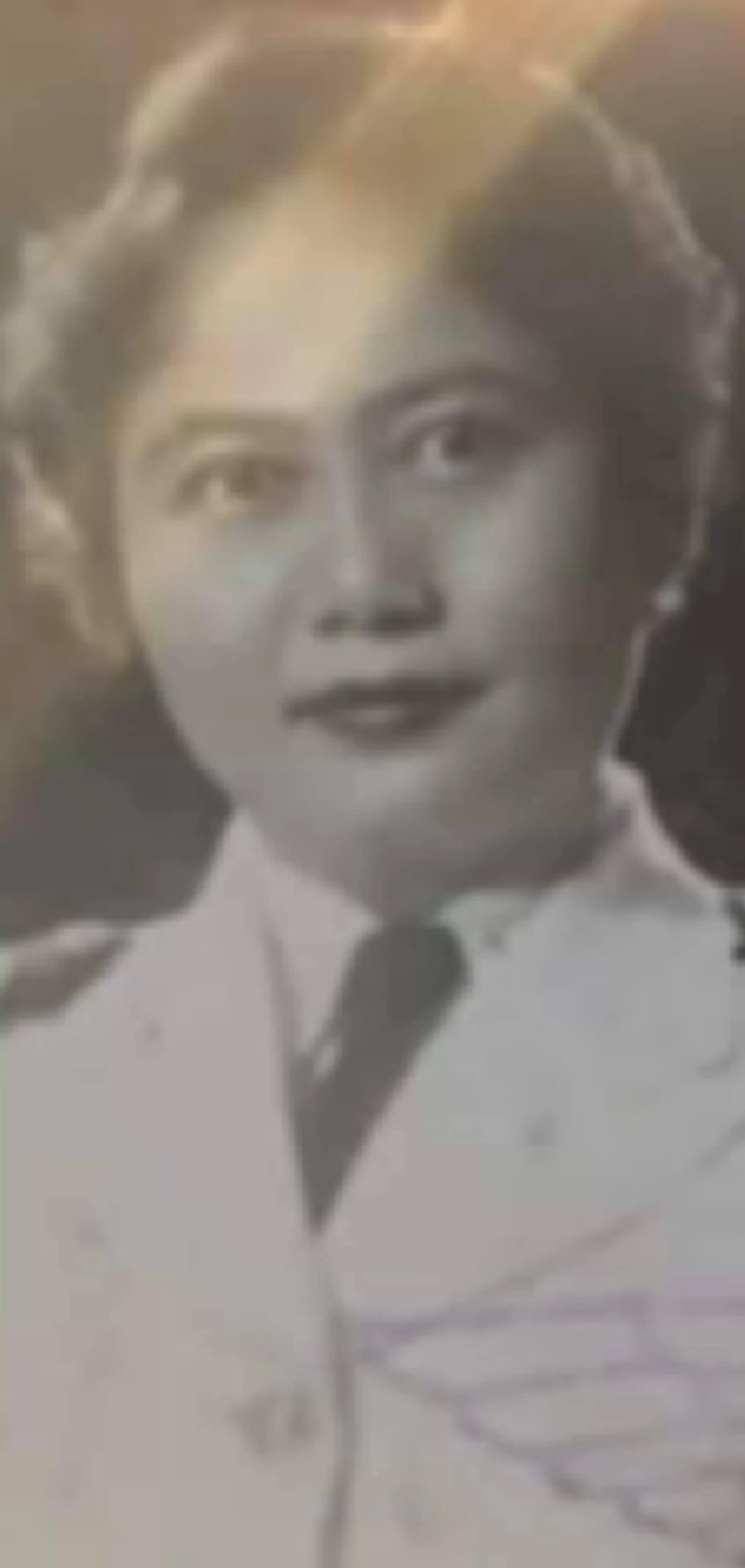 นาวาโทหญิงมายูร  บุณยรัตพันธุ์