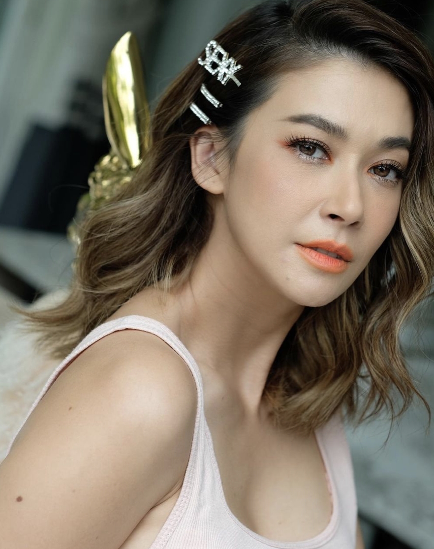 เอมี่ กลิ่นประทุม อดใจไม่ไหว โผล่คอมเมนต์ เป๊ก สัณณ์ชัย หลังฉีดเข็ม 5