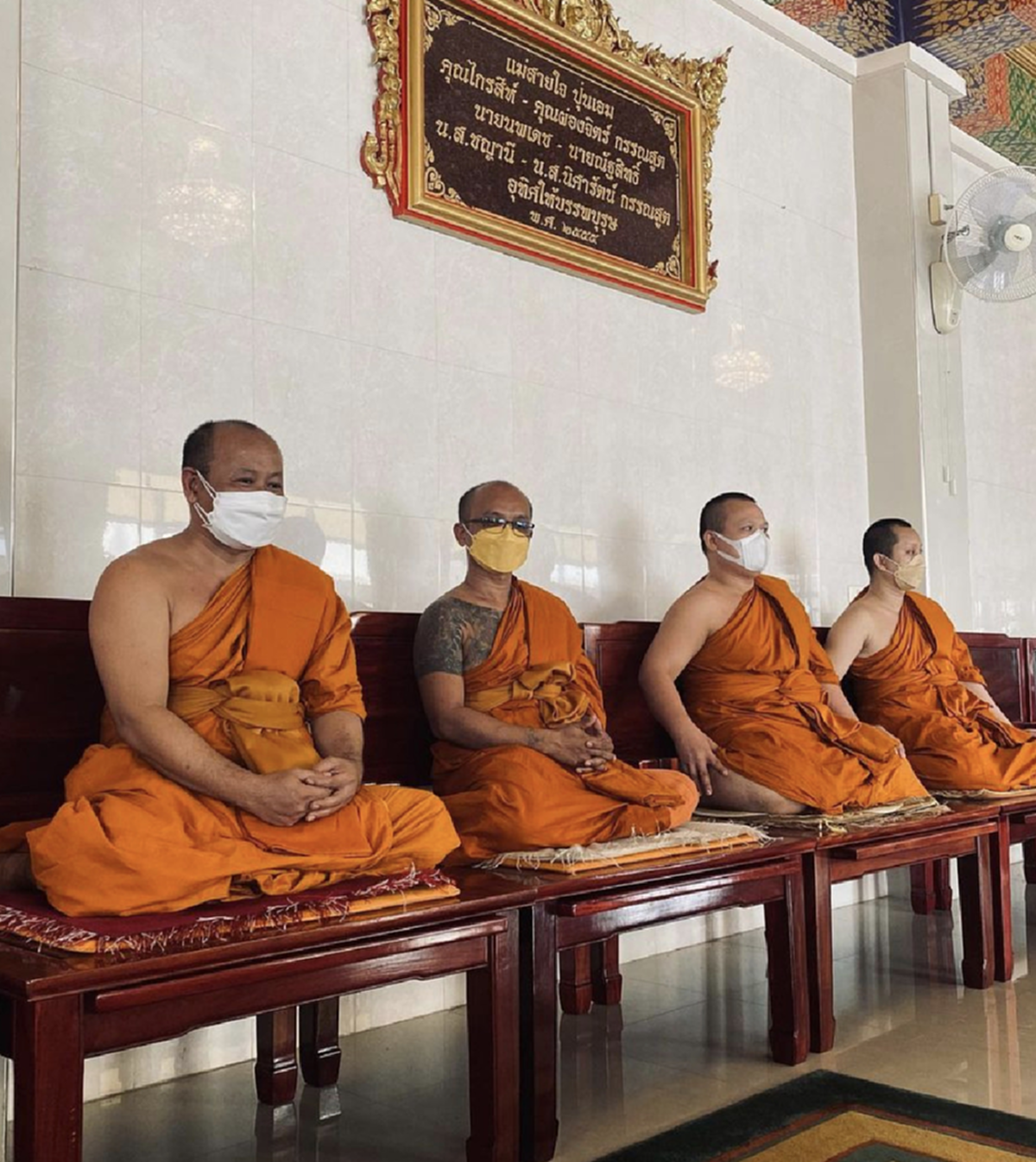   “เอมมี่ มรกต” ทำบุญครบรอบ 15 วัน โควิด19 น้าตาย