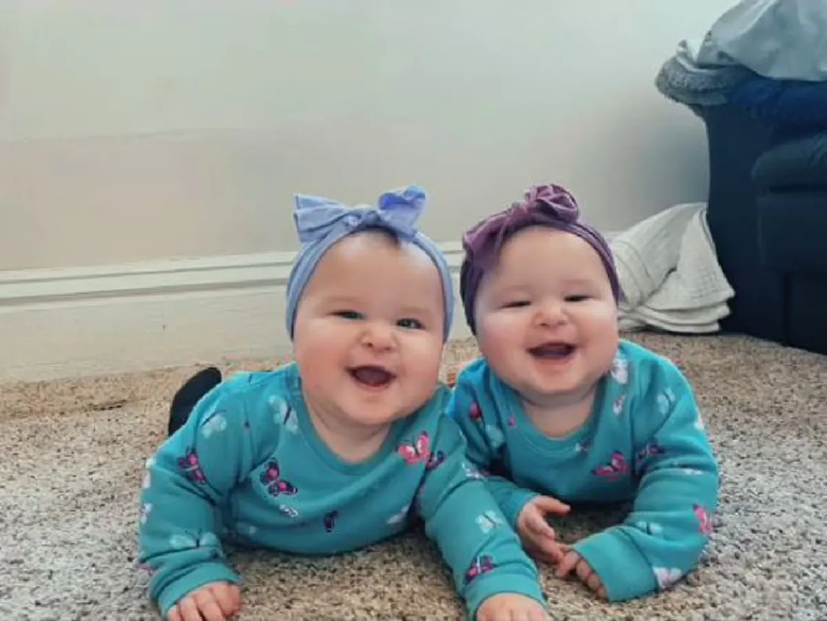 แห่ดู 20 ล้านวิว สาวอุ้มลูกแฝดโชว์ อวดความน่ารัก ชาวเน็ตหลุดโฟกัส หลังเห็นขนาดตัว
