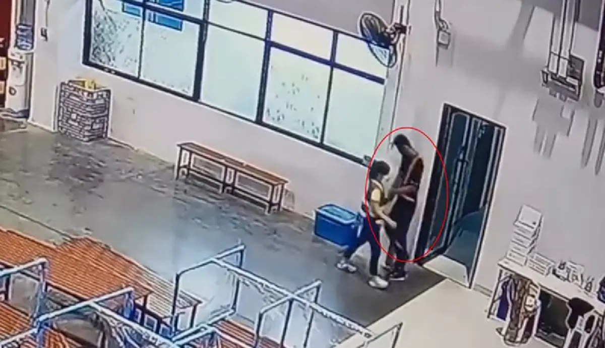 แฉลากไส้ วงจรปิดจับภาพได้ พนักงานห้างชาย บุกห้องน้ำหญิง แอบถ่ายเพื่อนร่วมงาน