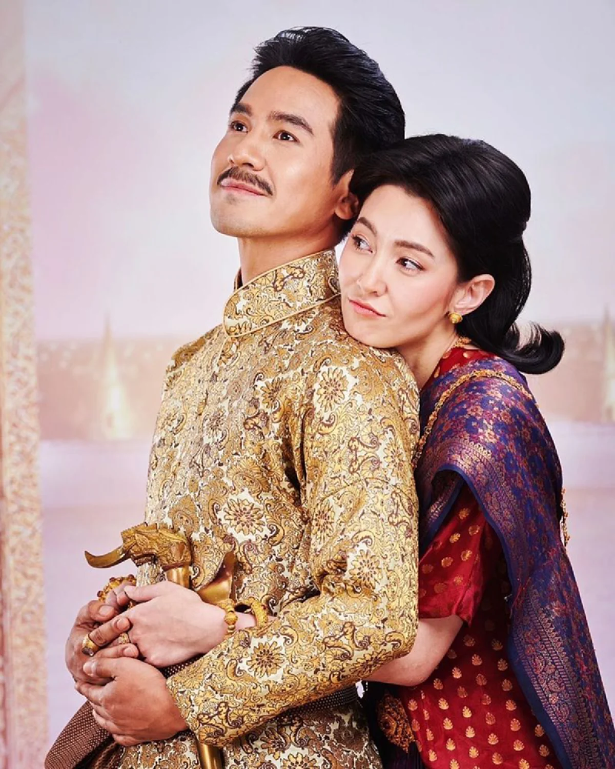เปิดภาพฟิตติ้ง “พรหมลิขิต” หลังพระเอก “โป๊ป ธนวรรธน์” เล่นคนเดียว 3 บท
