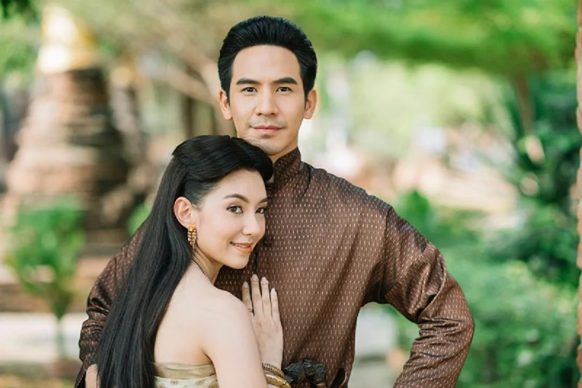 เปิดภาพฟิตติ้ง “พรหมลิขิต” หลังพระเอก “โป๊ป ธนวรรธน์” เล่นคนเดียว 3 บท