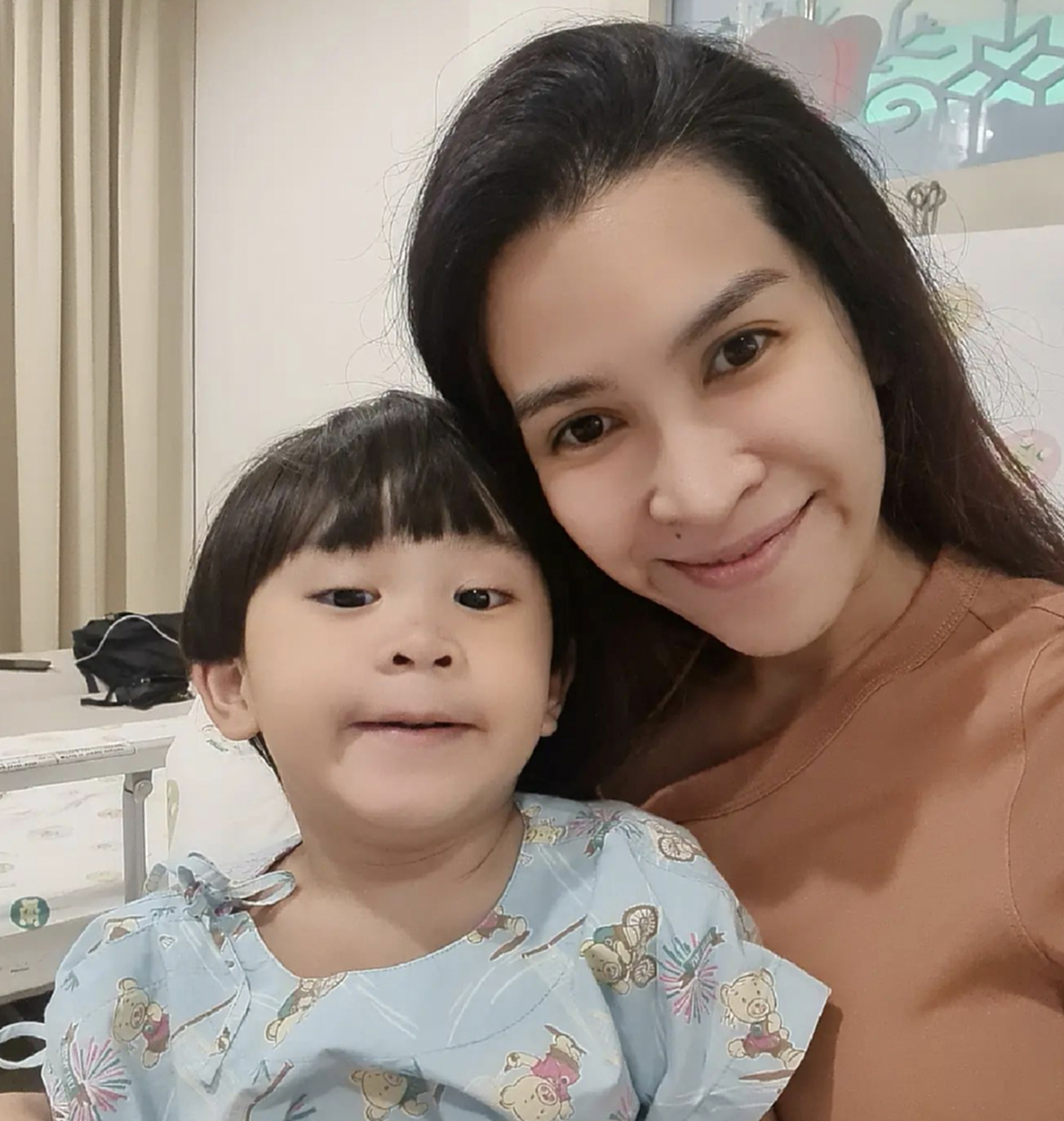 “อีฟ พุทธธิดา” ไม่ได้ไปเฝ้า “พ่อต้อย เศรษฐา” ให้คีโม มะเร็ง