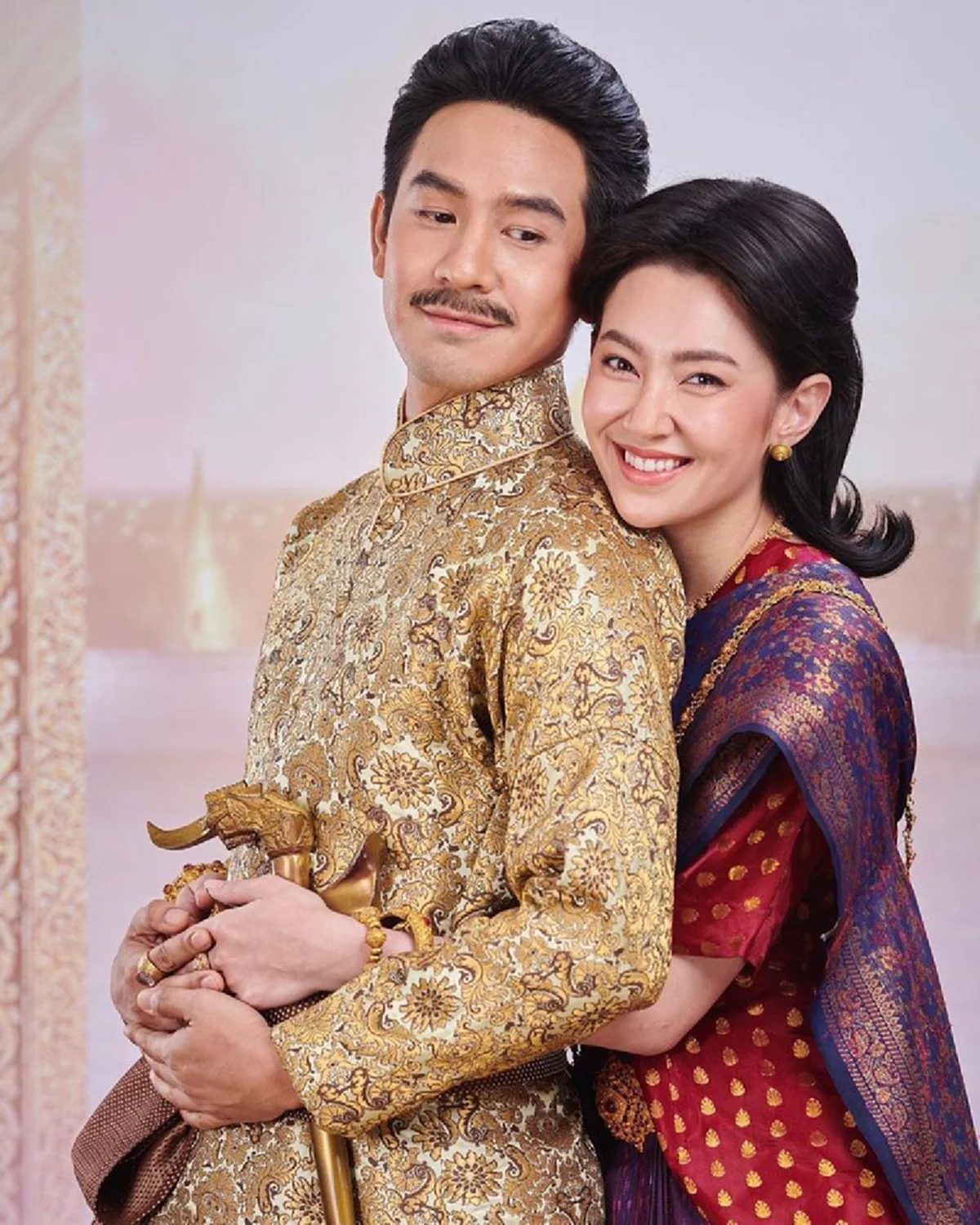 เปิดภาพฟิตติ้ง “พรหมลิขิต” หลังพระเอก “โป๊ป ธนวรรธน์” เล่นคนเดียว 3 บท