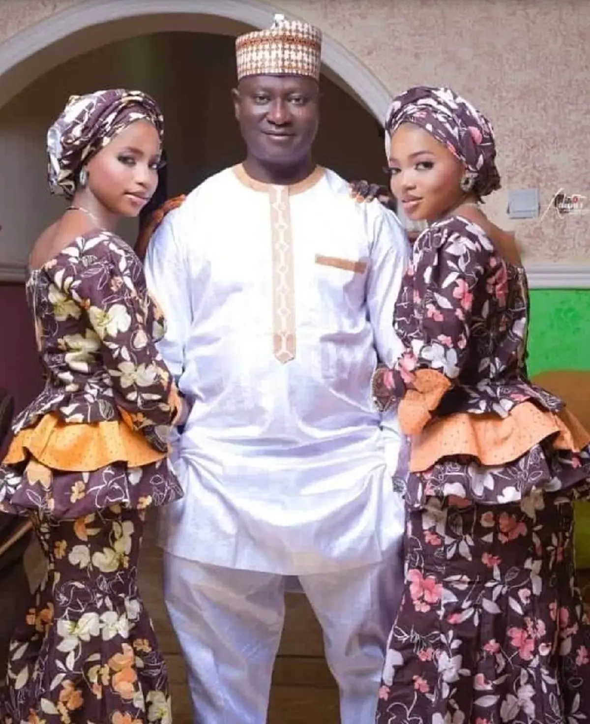 หนุ่มไนจีเรีย ควง 2 สาวสวย แต่งงานพร้อมกัน ก่อนจัดฉลองจุก ๆ นาน 5 วัน