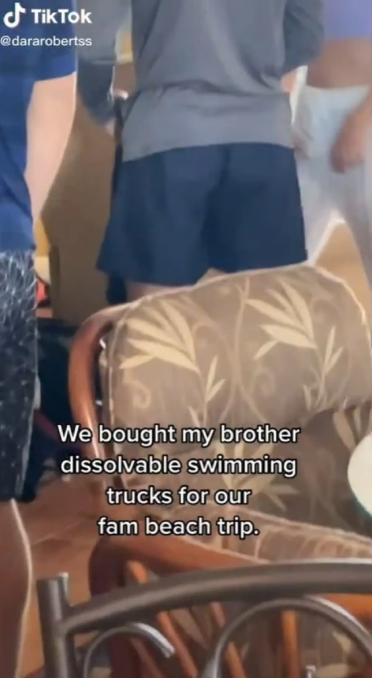 น้องสาวแสบ วางแผนแกล้งพี่ชาย ซื้อกางเกงว่ายน้ำให้ ใส่ลงน้ำงานเข้าทันที