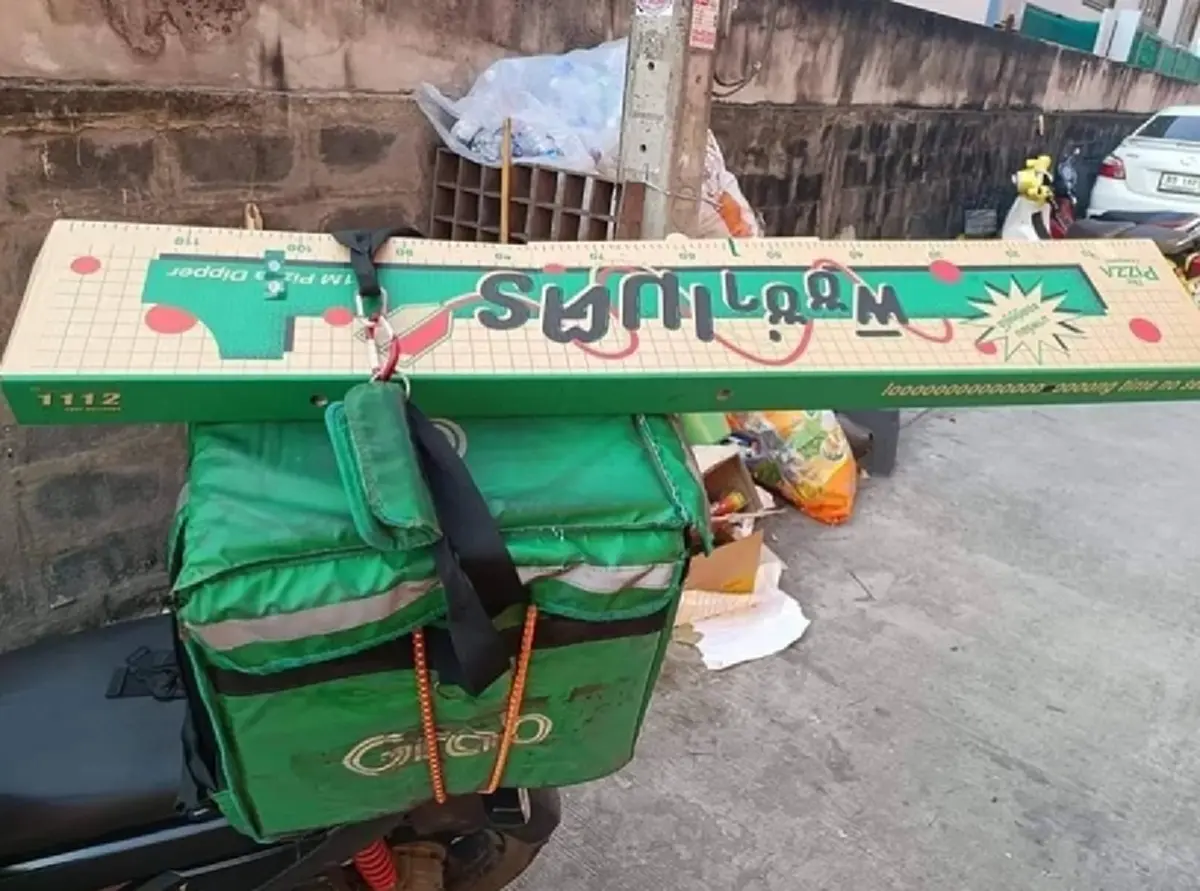 ไรเดอร์รับอาหารส่งลูกค้า พอไปถึงเจอพิซซ่ายาว 1 เมตร ต้องส่งยังไงเนี่ย