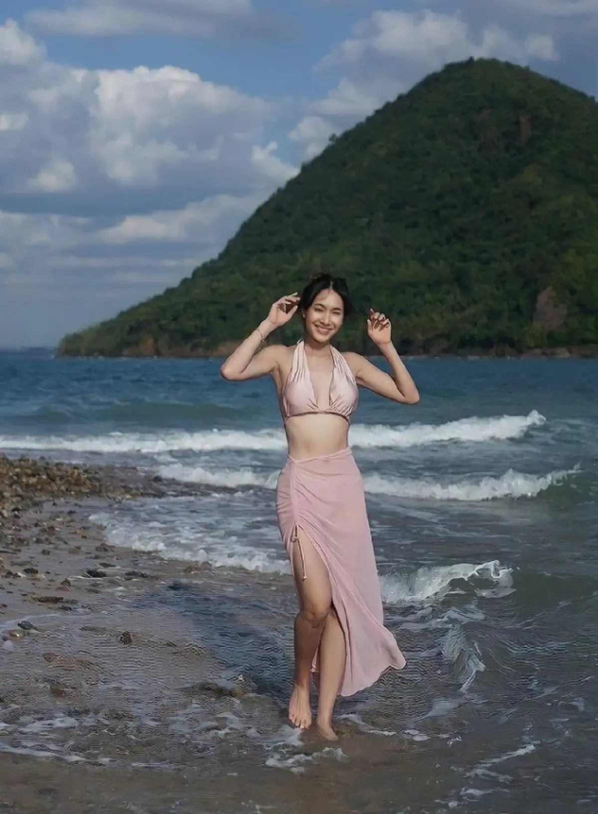 แฟนคลับแห่เชียร์ "มิน พีชญา" ให้จีบหนุ่ม "เวียร์" หลังต่างฝ่ายต่างโสด