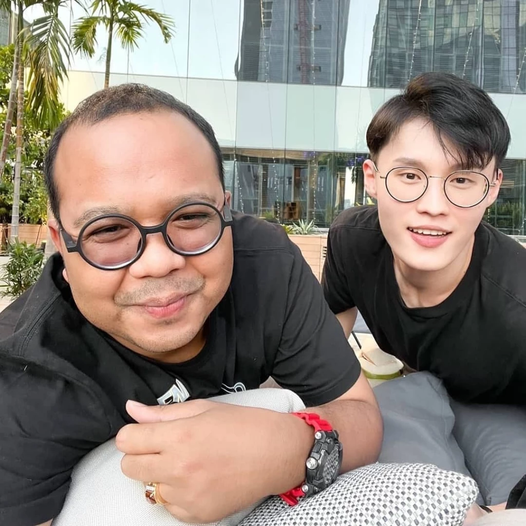 เปิดวาร์ป หนุ่มหล่อ เพื่อนสนิท ทิดไพรวัลย์ อิมพอร์ตตรงจากโซล ประเทศเกาหลี 