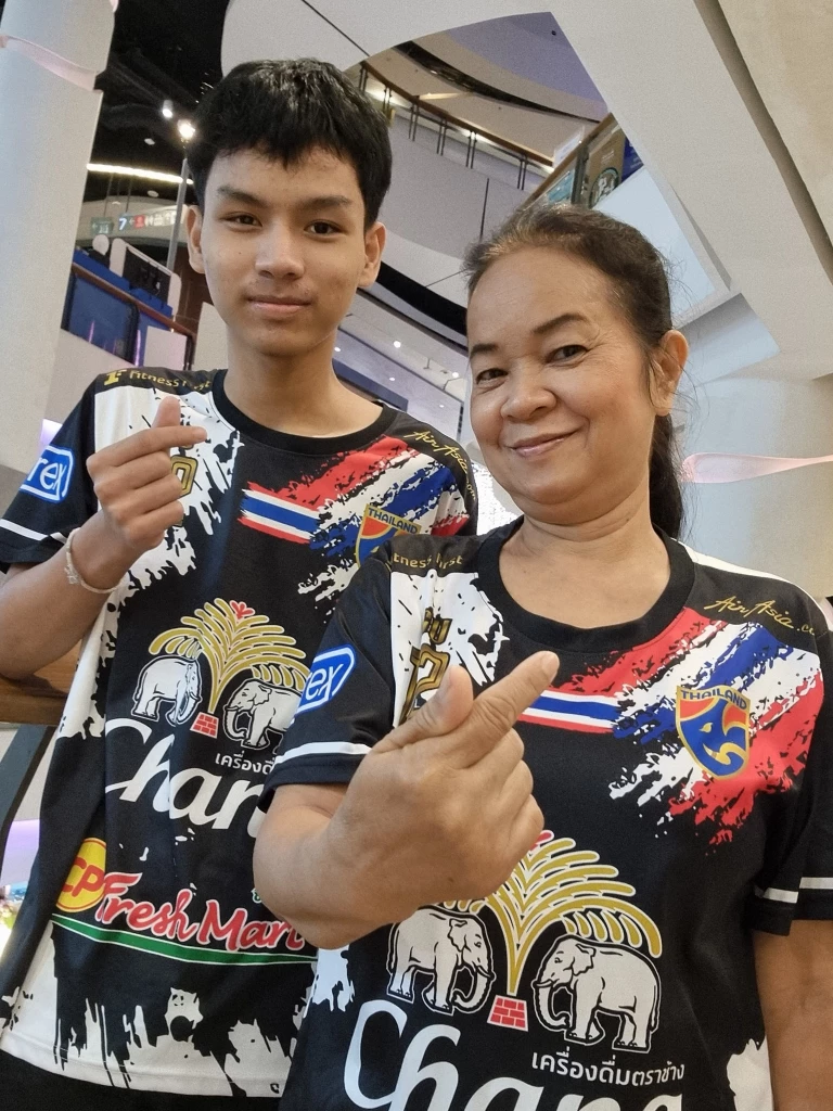 ประจักษ์ชัย ไหทองคำ เถ้าแก่สู่ขอ พี่พร น้องเวฟ คู่รักต่างวัย สู่ขอเจ้าบ่าว