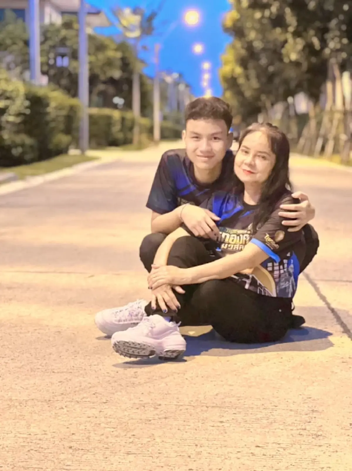 ภาพล่าสุด “น้องเวฟ” คู่รักต่างวัย หลังภรรยา “พี่พร” ทุบหน้าใหม่เด็กลงหลายปี