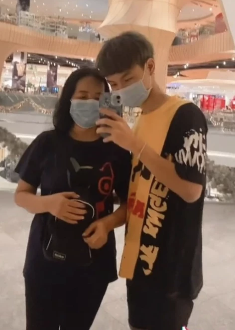 ประจักษ์ชัย ไหทองคำ เถ้าแก่สู่ขอ พี่พร น้องเวฟ คู่รักต่างวัย สู่ขอเจ้าบ่าว