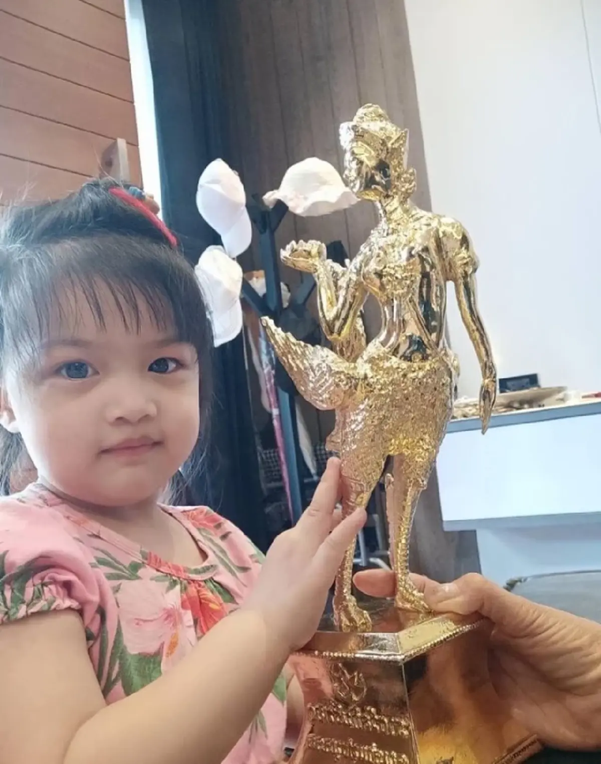 หนุ่ม ศรราม น้องวีจิ รับรางวัล นักแสดงชายยอดเยี่ยมแห่งปี
