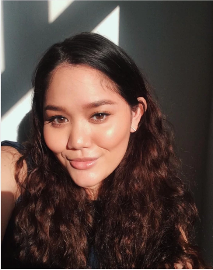 บอม เปล่งพานิช ลูกสาวคนเดียวนกฉัตรชัย - สินจัย กับชีวิตที่ถูกเปรียบเทียบด้วยคำถามที่เป็นเหมือนคำสาปกรีดแทง