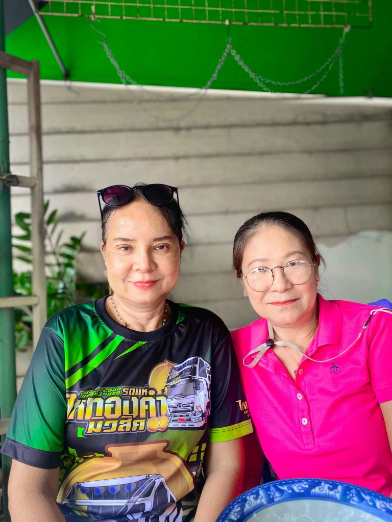 ภาพล่าสุด “พี่พร” คู่รักต่างวัย ศัลยกรรมทั้งหน้า หลังใช้นามสกุล “ไหทองคำ”