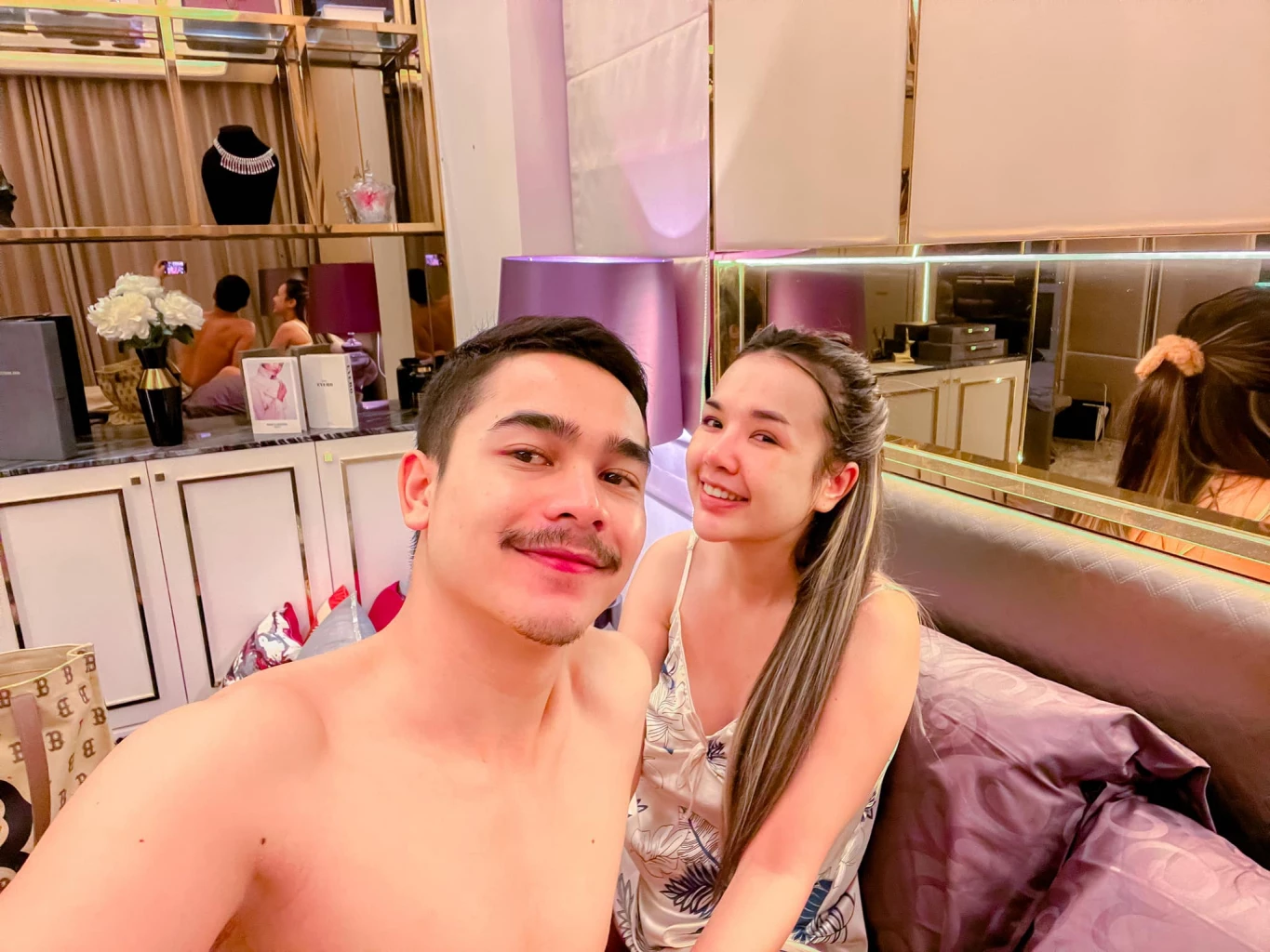 เจนนี่-ยิว เจนนี่-ยิวหวิดบ้านแตก ยิว โอนเงินให้สาวเกือบแสน