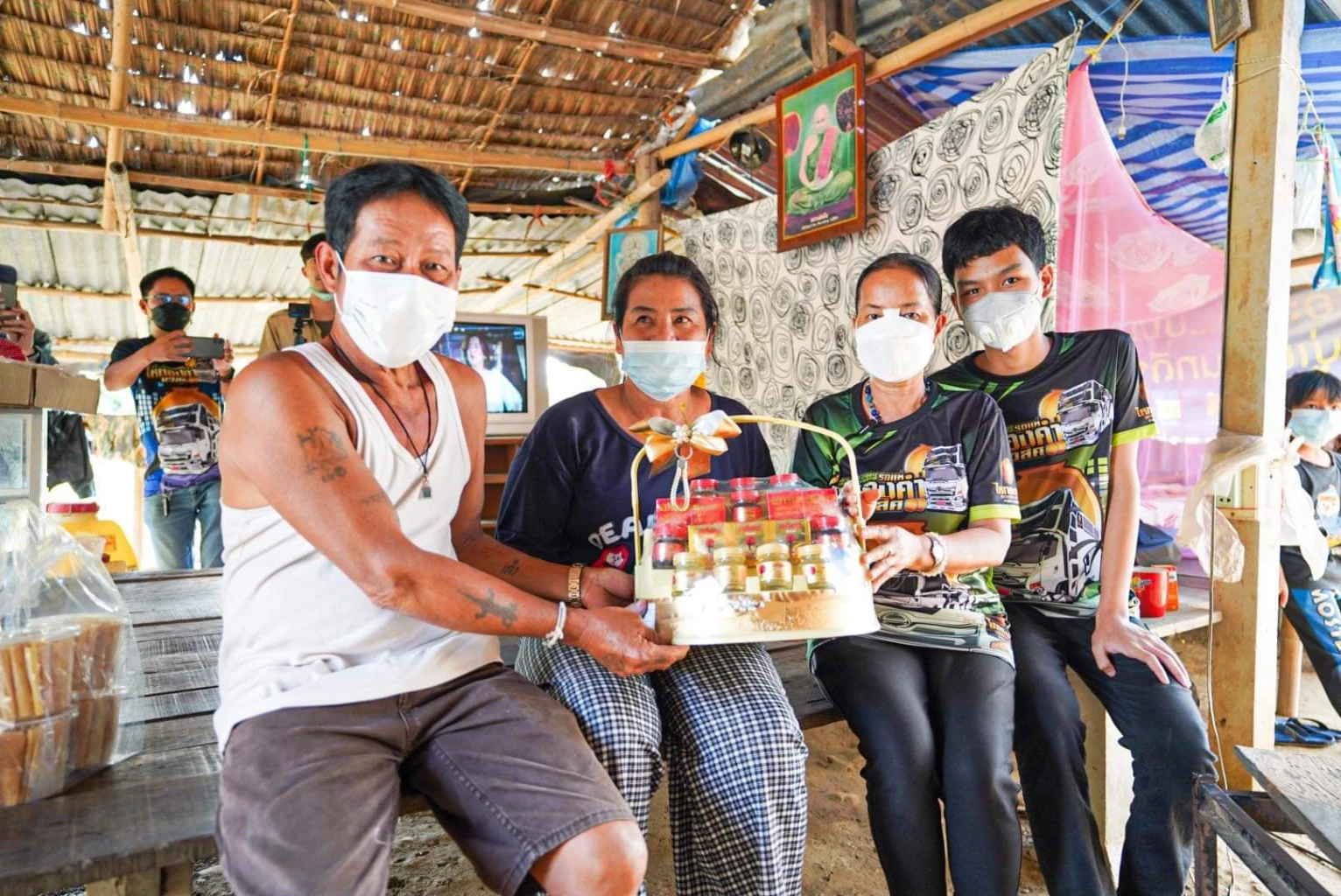 ประจักษ์ชัย ไหทองคำ เถ้าแก่สู่ขอ พี่พร น้องเวฟ คู่รักต่างวัย สู่ขอเจ้าบ่าว