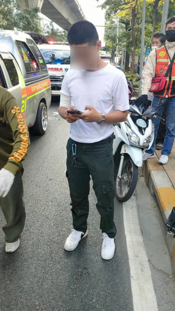 หมอกระต่าย  ถูกรถชน ข้ามทางม้าลาย หมอถูกรถชน ตำรวจขับรถชน ตำรวจขับบิ๊กไบค์ ดราม่า ชาวเน็ตชมหล่อ