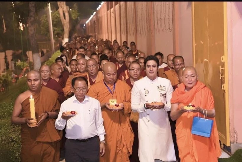 กากัน มาลิค ซุปตาร์บอลลีวูด พระเอกหนังพระพุทธเจ้า เตรียมบินมาอุปสมบทในไทย