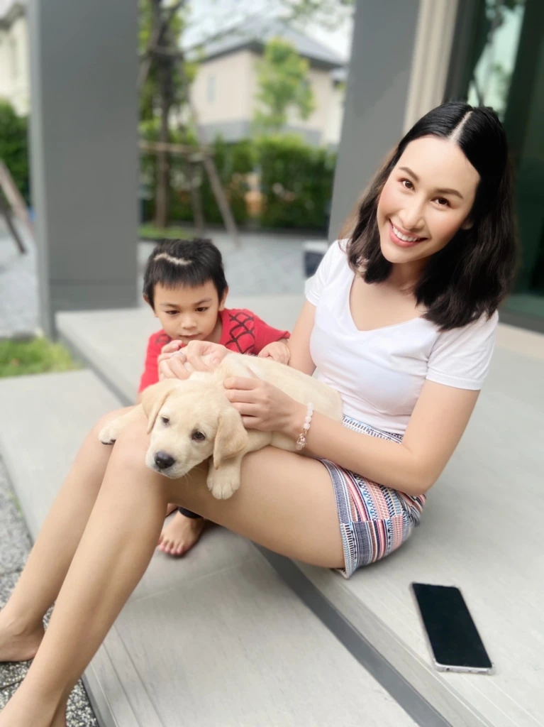 แซนวิช ภรรยาเก่าเสก โลโซ น็อตหลุด เจอเล่นแสบโดนเอาโซ่ล็อกบ้าน สาปยับเห็นแก่ตัว ลั่นผิดที่ไว้ใจ