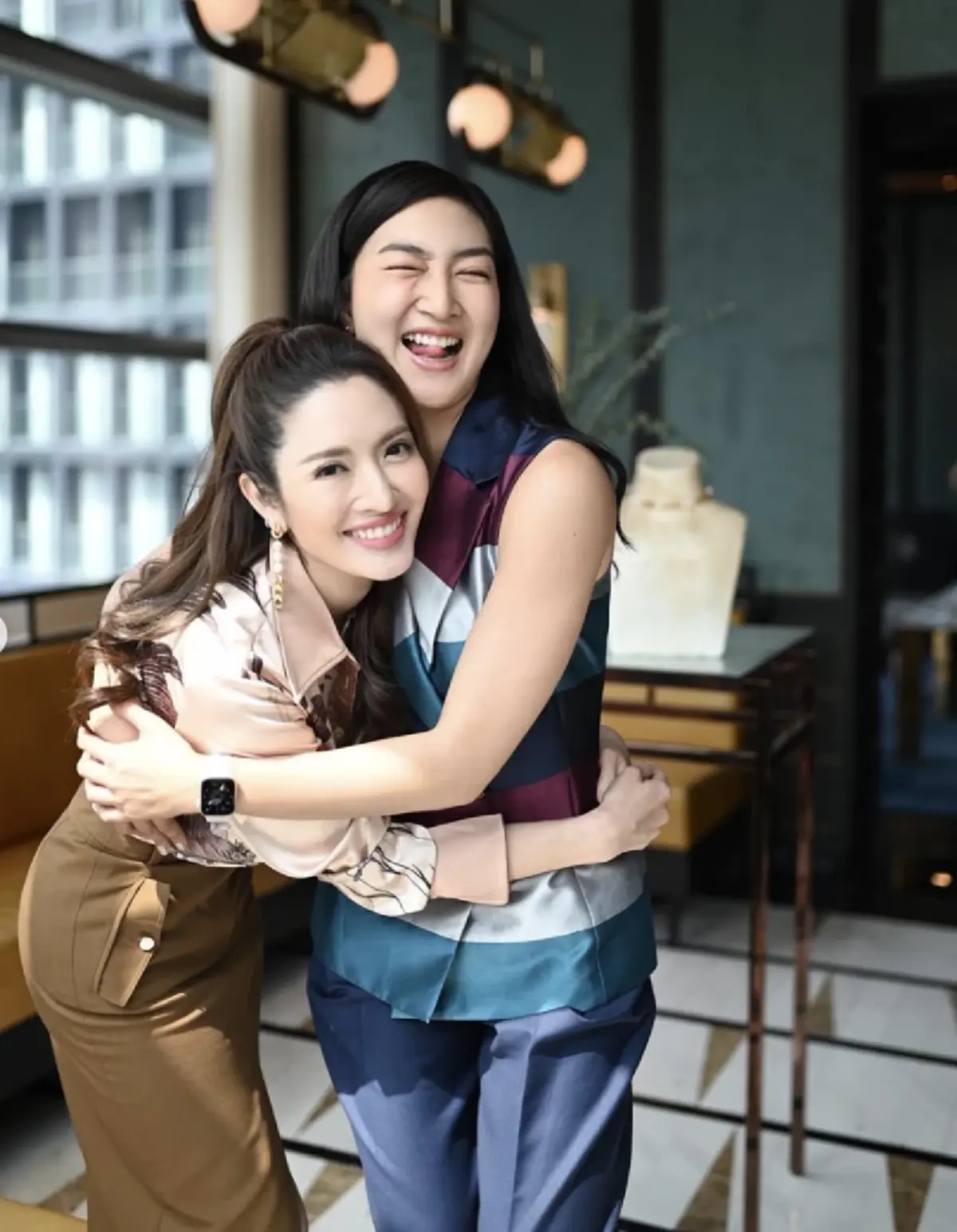 แอฟ ทักษอร ประชันความสวย  แพนเค้ก เขมนิจ สวยทั้งคู่