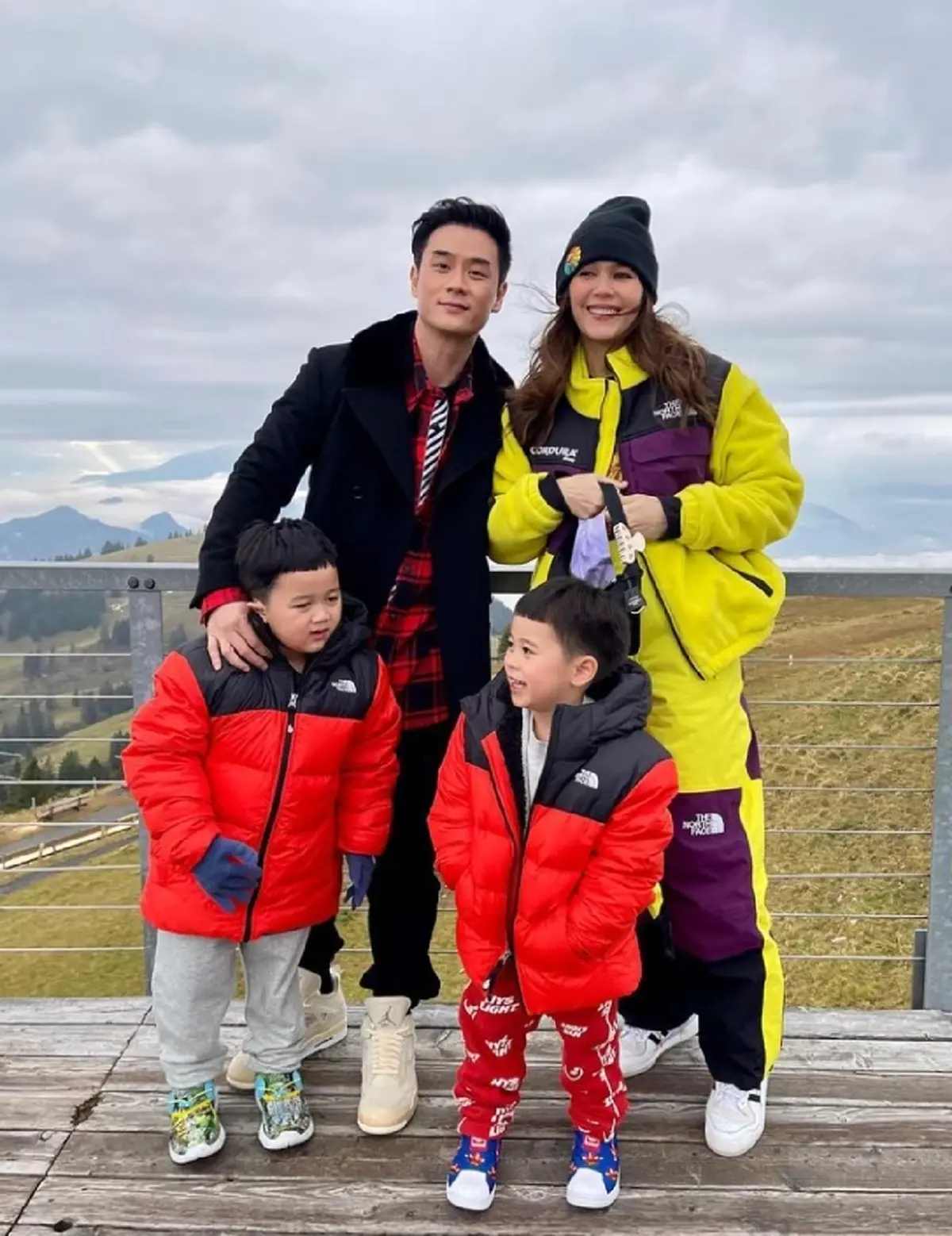 ชมพู่ ถ่ายรูปพร้อมหน้าพร้อมตา / น้องสายฟ้า-น้องพายุ / น้องพายุผอมลง