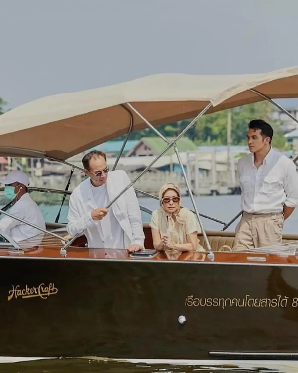 แต๊งค์ พงศกร  นั่งเรือโปรยดอกไม้ แม่น้ำเจ้าพระยาจุดพบร่าง อดีตคนรัก แตงโม นิดา