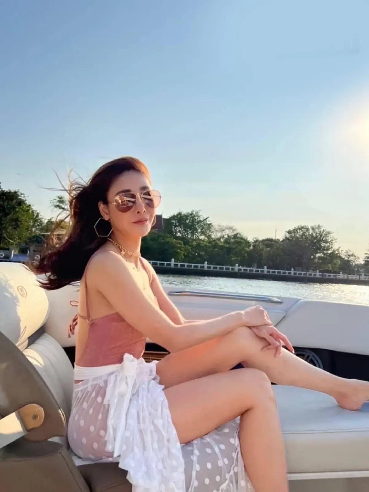 ภาพสุดท้าย แตงโม นิดา นั่งที่โต๊ะอาหารเพียงคนเดียว ก่อนพลัดตกเรือเสียชีวิต