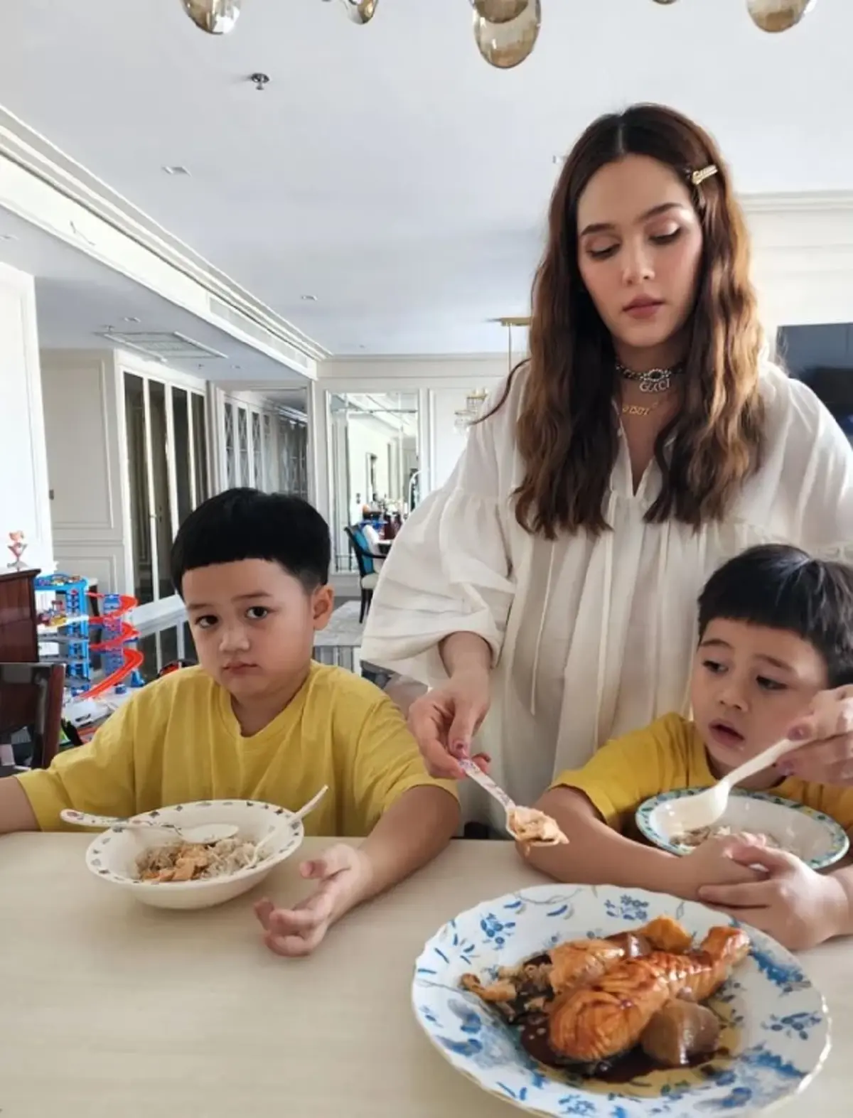 น้องพายุ ได้กินพิซซ่า น้องพายุ ทายาทหมื่นล้าน