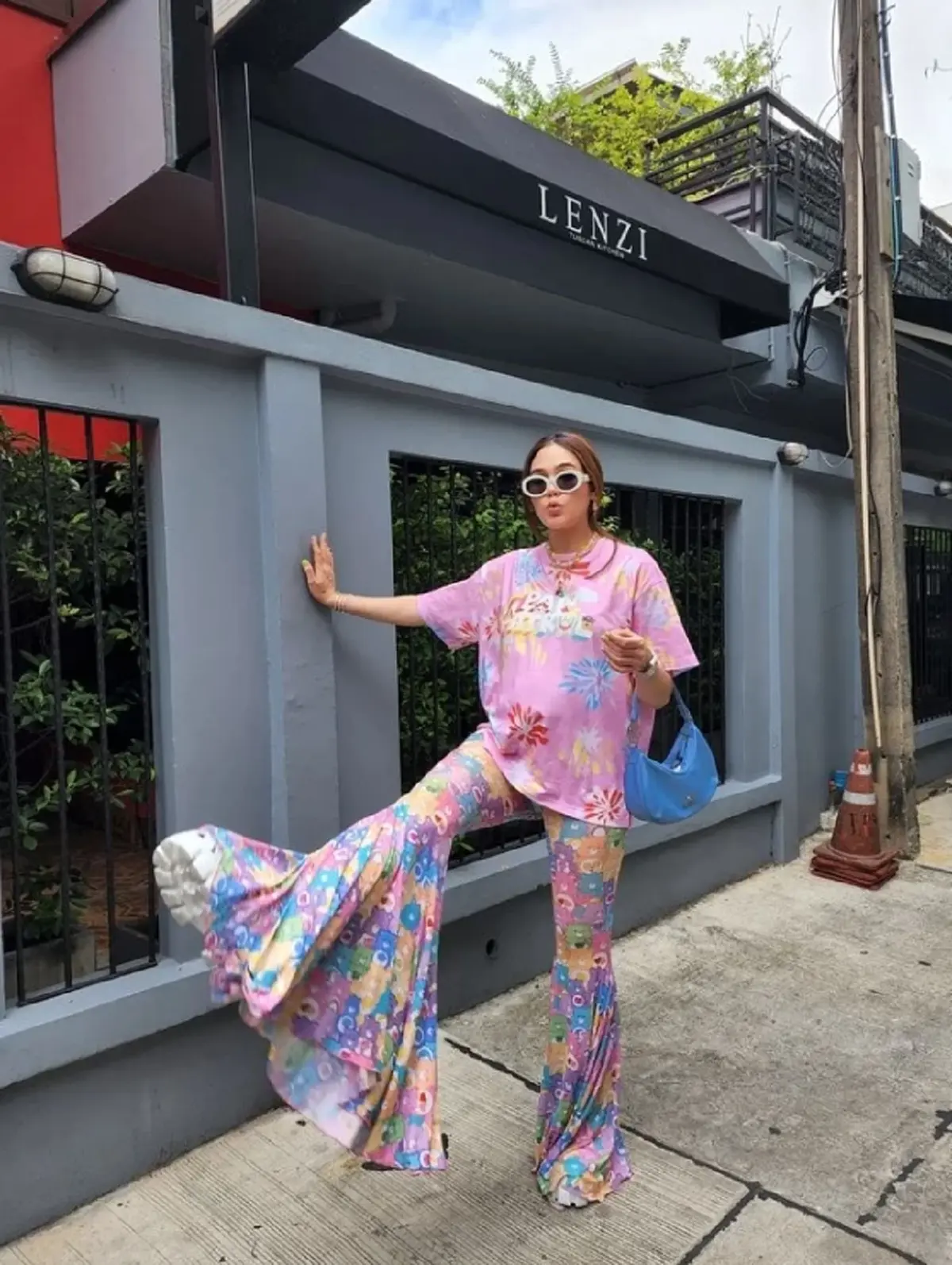 ชมพู่ ถ่ายรูปพร้อมหน้าพร้อมตา / น้องสายฟ้า-น้องพายุ / น้องพายุผอมลง