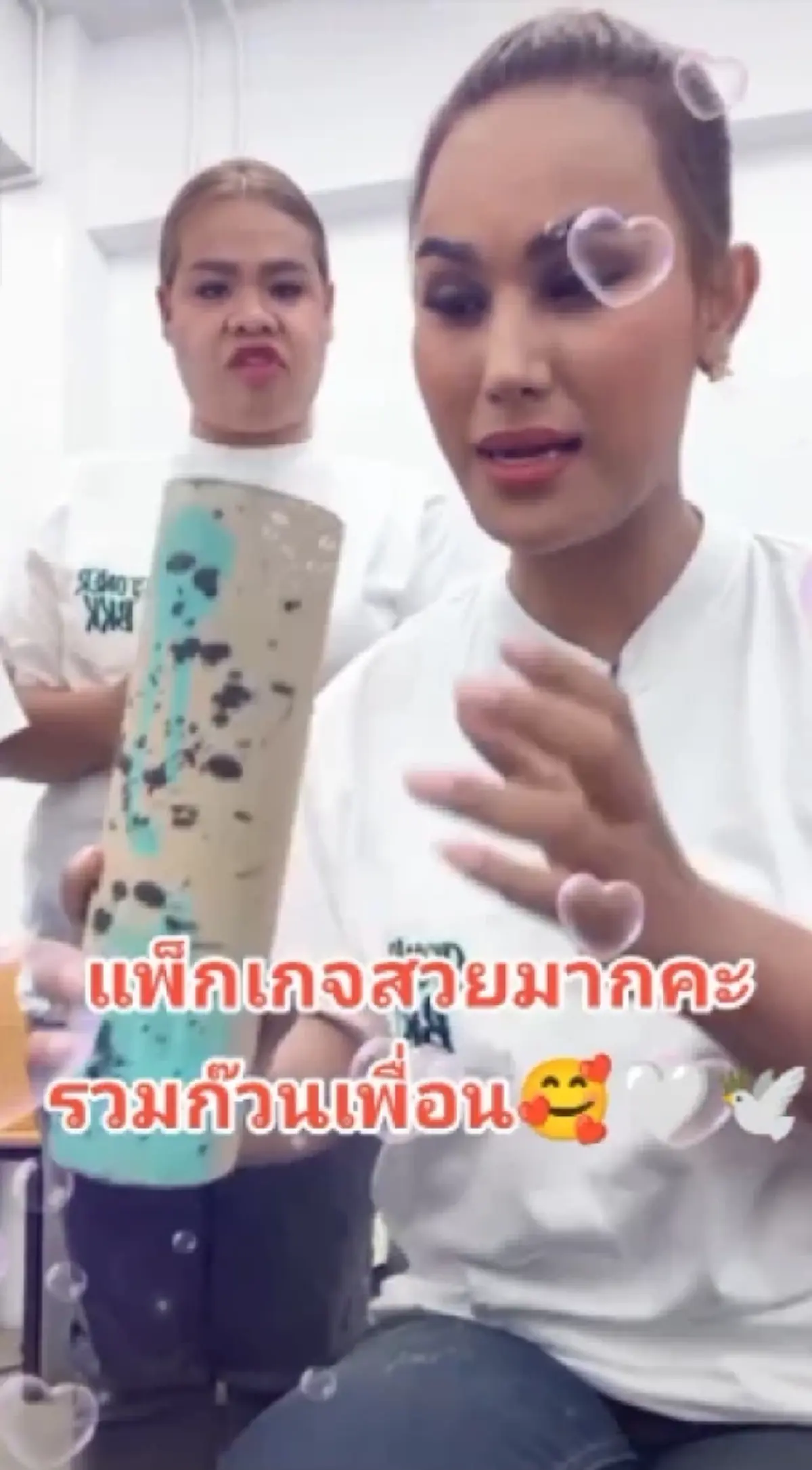 เปิดกล่องเสื้อ "เบิร์ด" แฟนแตงโม ที่ใส่ให้ลูกค้า 1,000 ตัว รู้เลยใส่ใจแค่ไหน
