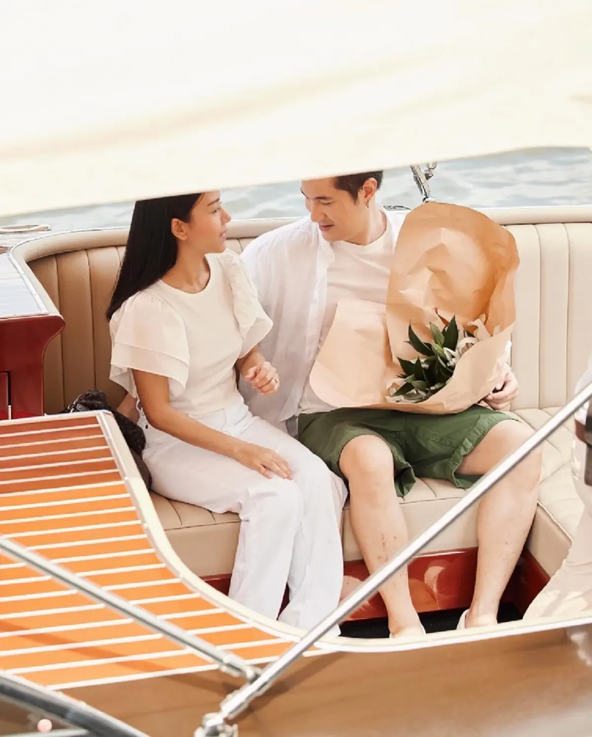 แต๊งค์ พงศกร  นั่งเรือโปรยดอกไม้ แม่น้ำเจ้าพระยาจุดพบร่าง อดีตคนรัก แตงโม นิดา