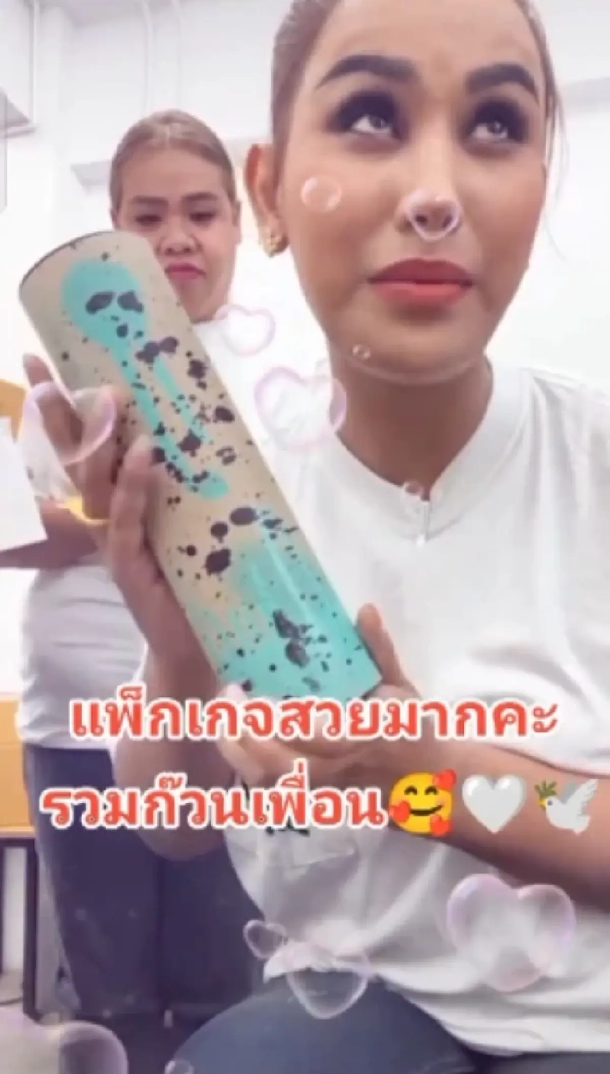 เปิดกล่องเสื้อ "เบิร์ด" แฟนแตงโม ที่ใส่ให้ลูกค้า 1,000 ตัว รู้เลยใส่ใจแค่ไหน