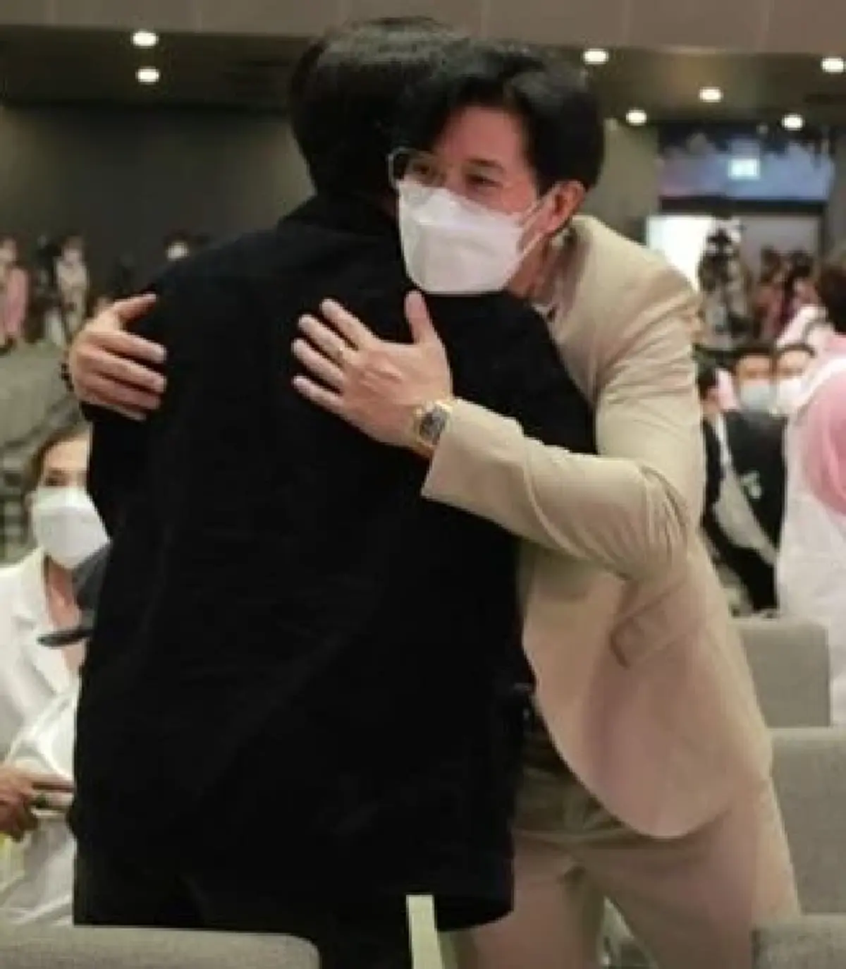 โพสต์แรก โตโน่ ภาคิณ หลังพิธีไว้อาลัย  แตงโม นิดา