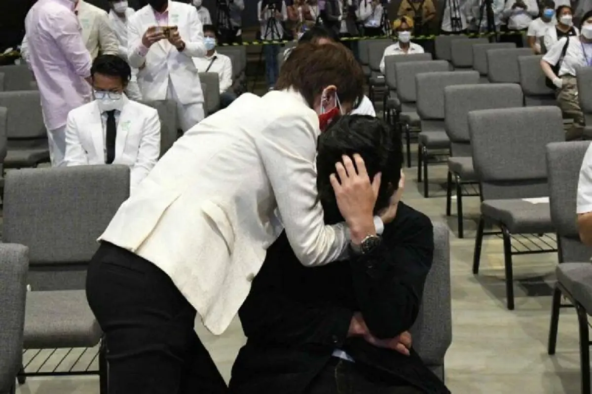 รู้สาเหตุ โตโน่ ภาคิน หลั่งน้ำตาปล่อยโฮหลังจบพิธีอาลัย แตงโม นิดา