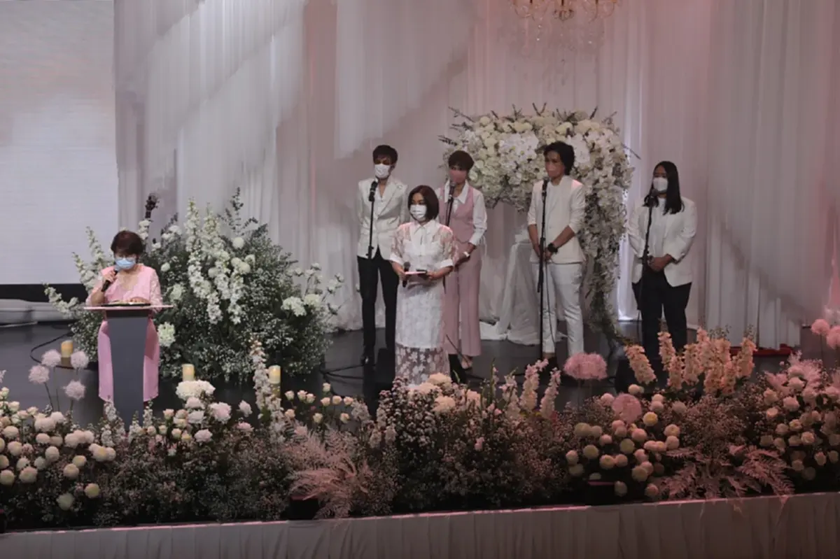 นาที แม่ภนิดา ประกาศเลื่อนเผา แตงโม เสียงปรบมือดังทั่วทั้งงาน แววตา พี่ชายแตงโม มีความสุขมาก