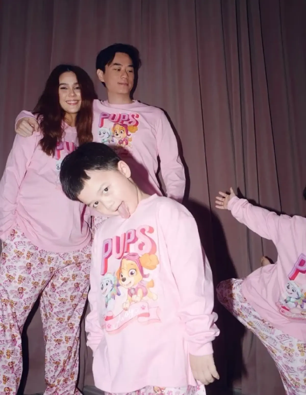 ชมพู่ ถ่ายรูปพร้อมหน้าพร้อมตา / น้องสายฟ้า-น้องพายุ / น้องพายุผอมลง