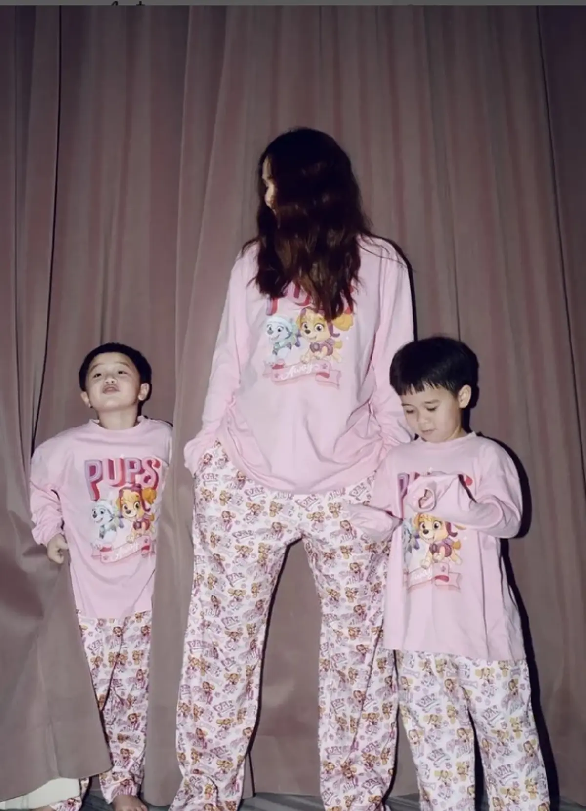 ชมพู่ ถ่ายรูปพร้อมหน้าพร้อมตา / น้องสายฟ้า-น้องพายุ / น้องพายุผอมลง