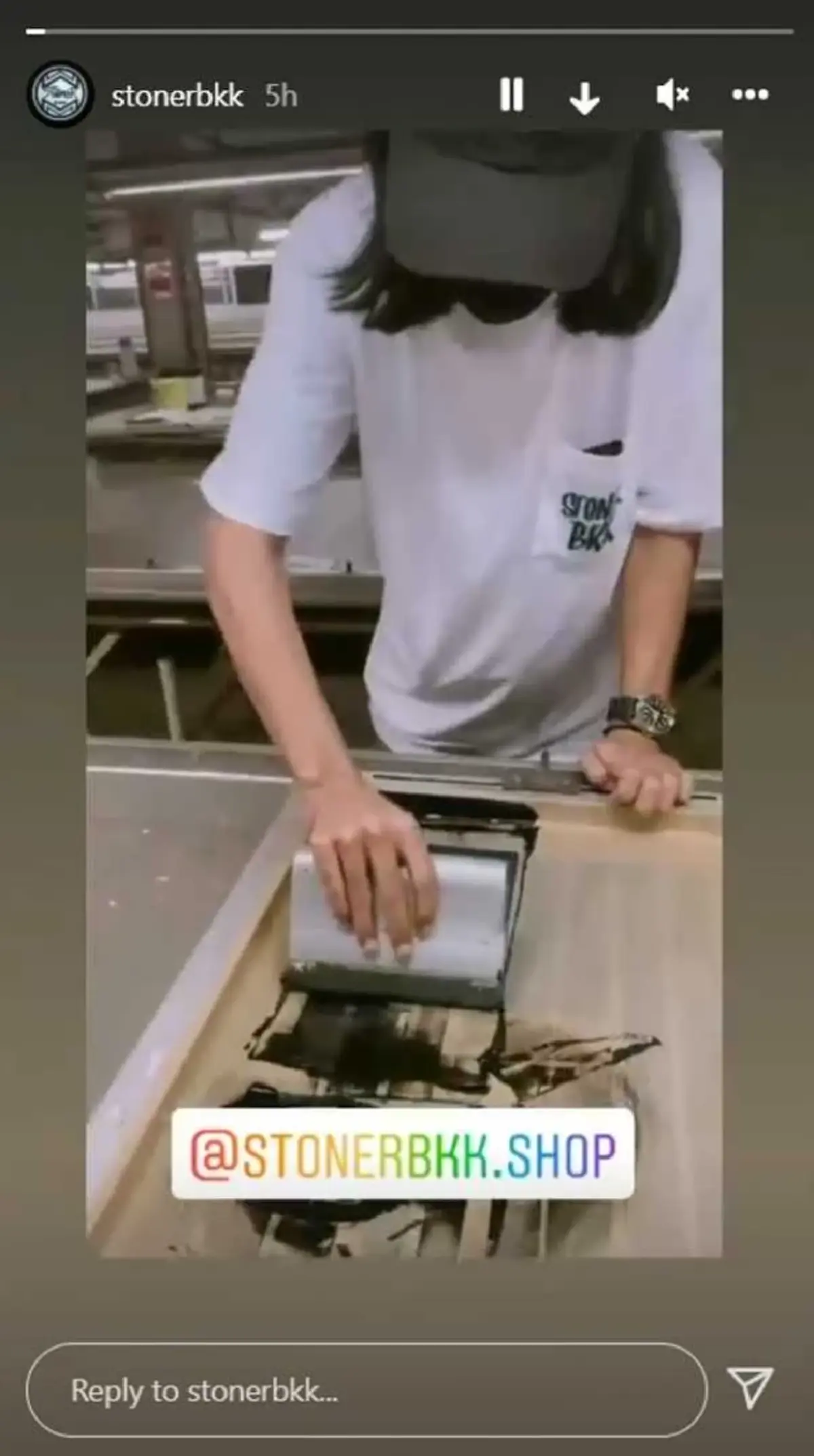 “เบิร์ด” เผยแบบเสื้อครั้งแรก ที่ออกแบบกับ “แตงโม” หลังเตรียมขายแค่ 1,000 ตัว